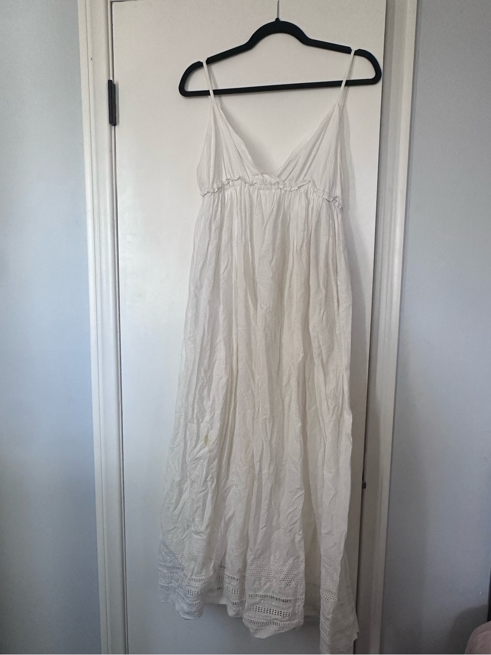Elegant White Maxi Slip Dress with Spaghetti Straps